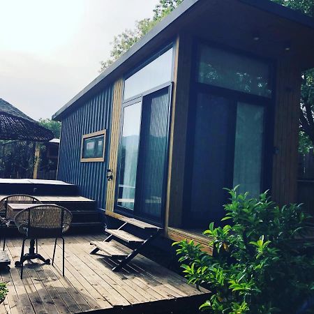 Tiny House Kayakoey Kumquat Hotel Bagian luar foto