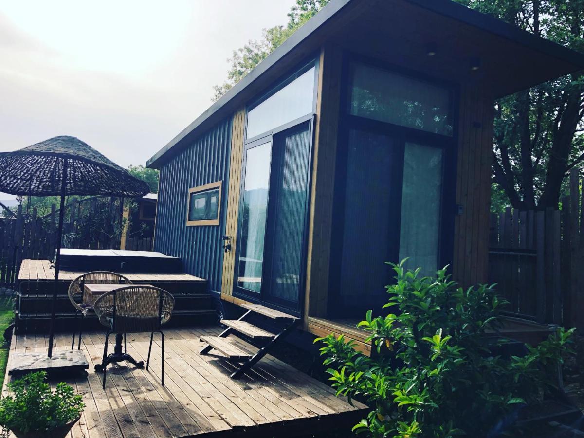 Tiny House Kayakoey Kumquat Hotel Bagian luar foto